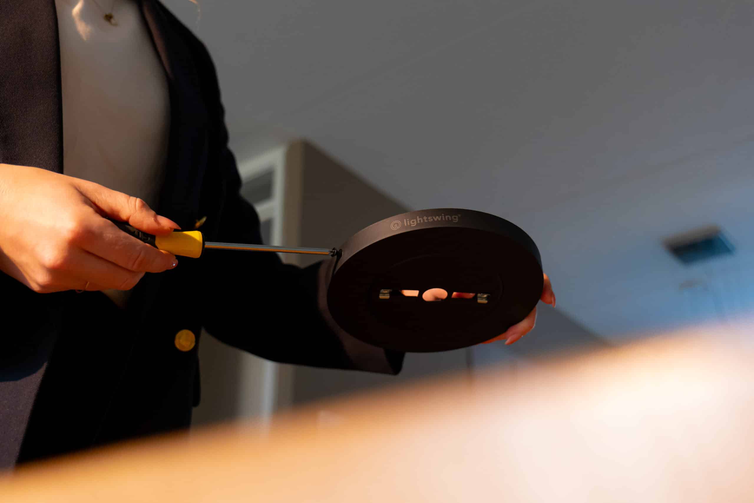 Lightswing® Zero mounting plate being assembled with screwdriver